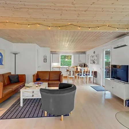 Feriehus Three-bedroom Vaeggerlose With A Fireplace 08 Bøtø By