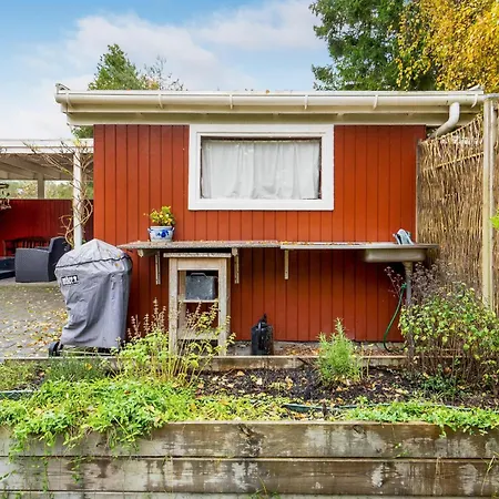 Three-bedroom Vaeggerlose With A Fireplace 08