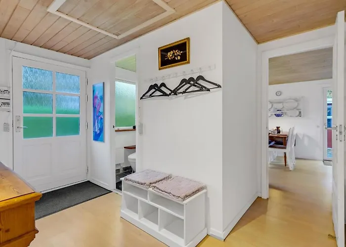 Dom wakacyjny Three-bedroom Vaeggerlose With A Fireplace 08