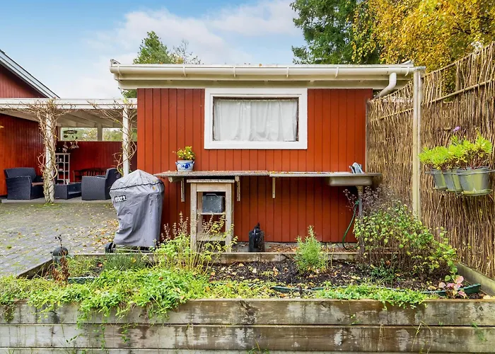 Three-bedroom Vaeggerlose With A Fireplace 08
